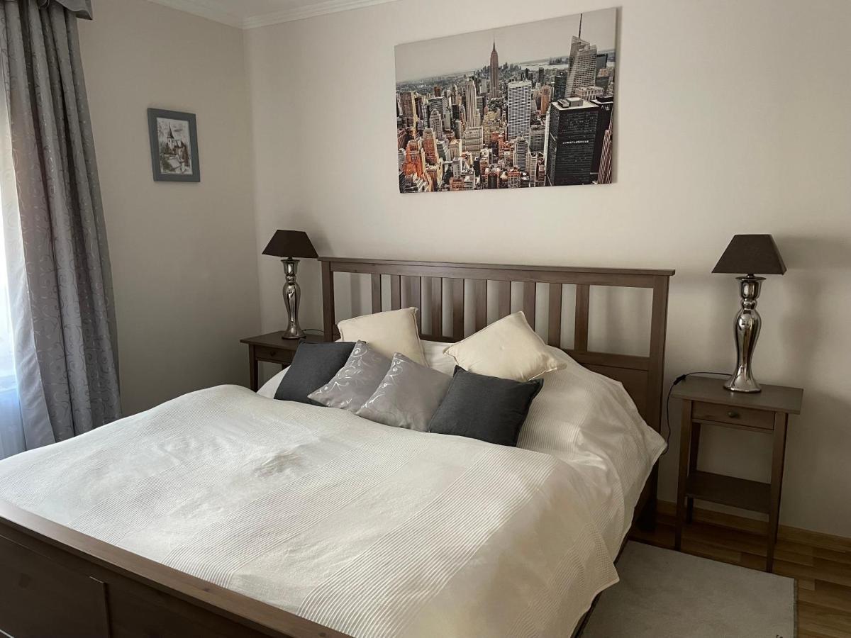 Csalogany Vendeghaz Apartment เซเรนช์ ภายนอก รูปภาพ