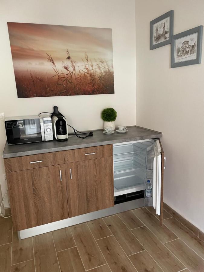 Csalogany Vendeghaz Apartment เซเรนช์ ภายนอก รูปภาพ